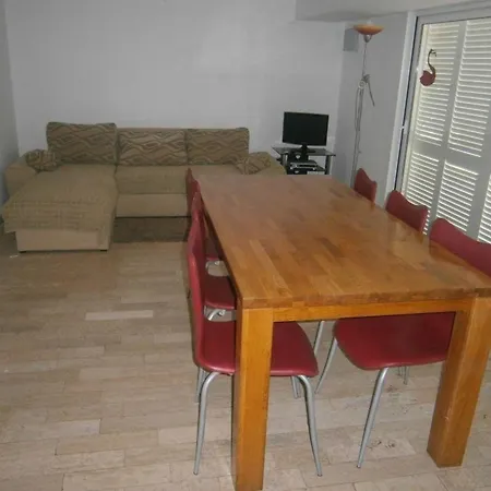 Ferienhaus In Mit Garten, Terrasse Und Grill Сasa de vacaciones *