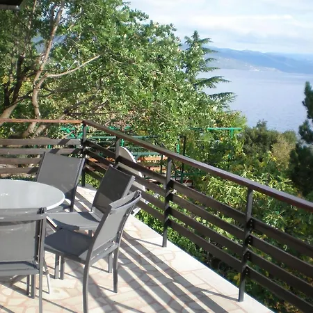 Ferienhaus In Mit Garten, Terrasse Und Grill Сasa de vacaciones Novi Vinodolski