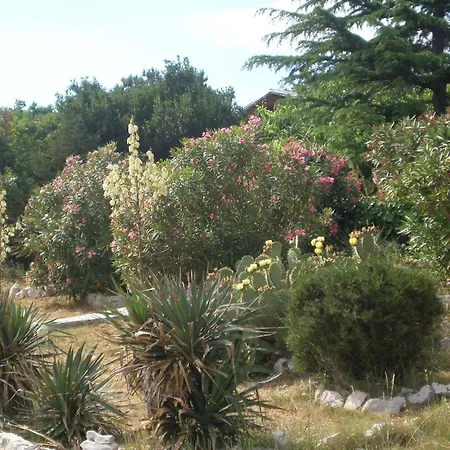 Casa de Férias Ferienhaus In Mit Garten, Terrasse Und Grill Novi Vinodolski