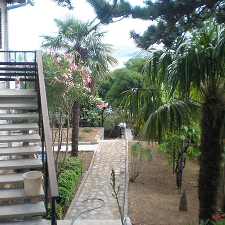 Ferienhaus In Mit Garten, Terrasse Und Grill Novi Vinodolski